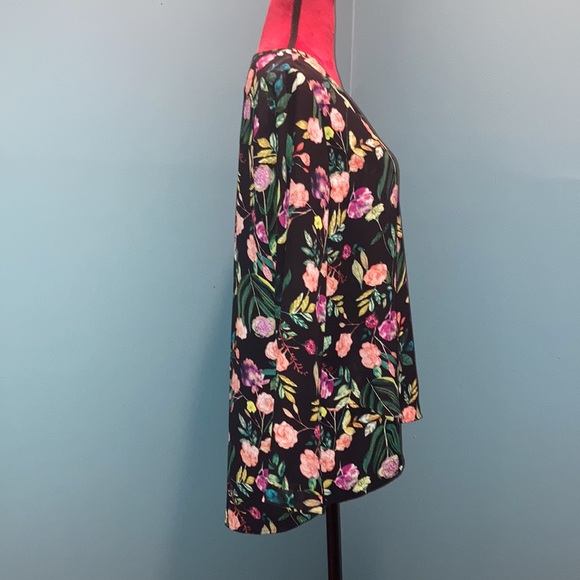 Chelsea & Theodore Black Floral Print Top Size Medium - Picture 4 of 12